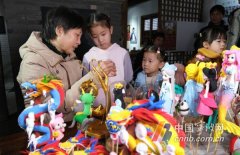 非遗传承人 亮绝活迎龙